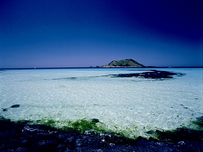 　　濟(jì)州島向來(lái)是韓國(guó)小情侶的熱門拍拖地