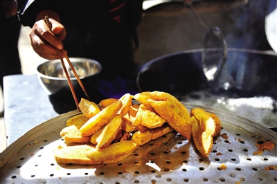 陜北特色小吃黃炸糕。