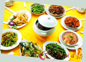 在封開品嘗各地美食,大飽口福。