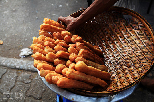 緬甸，繽紛的街邊平民小吃