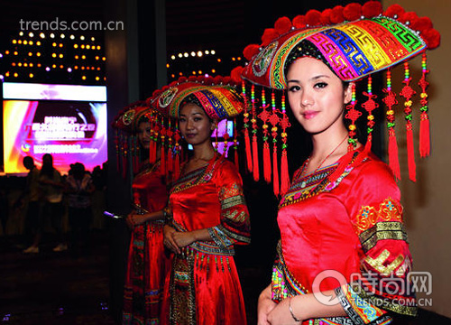 出道晚卻誘惑大 體驗?zāi)蠈幍乃崂弊涛? width=