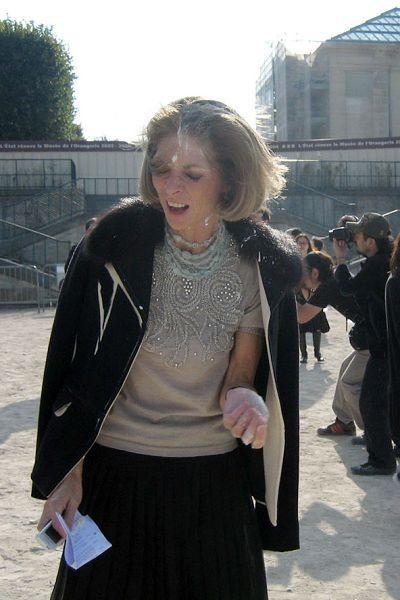 時尚圈第一個因為穿皮草被攻擊的主編 時尚圈第一個因為穿皮草被攻擊的主編