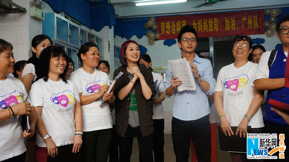 楊千嬅產(chǎn)后首亮相內(nèi)地 獲贈嬰兒裝喜出望外 楊千嬅產(chǎn)后首亮相內(nèi)地 獲贈嬰兒裝喜出望外