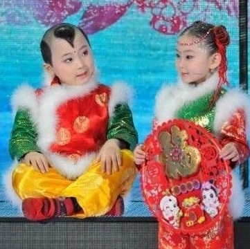 鄧鳴賀(左)在春晚上。