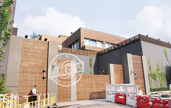 林青霞獲老公贈價值9億多“皇宮”，圖為林青霞豪宅大門口。