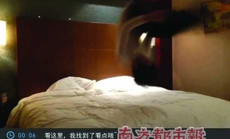 蕭敬騰自創(chuàng)"蕭式空翻上床技" 蕭敬騰自創(chuàng)"蕭式空翻上床技"