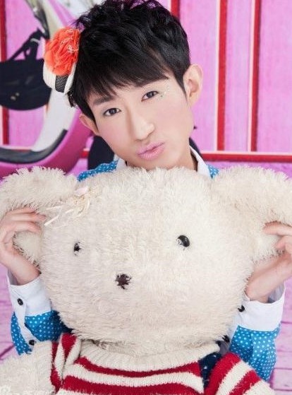 “粉紅哥”畢然寫真。