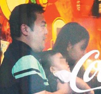 韋汝曾未婚生子，后嫁入豪門(mén)