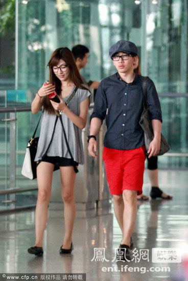 劉謙與女友現(xiàn)身機(jī)場(chǎng)