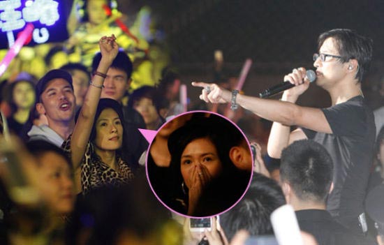 汪峰演唱會(huì)示愛(ài) 汪峰演唱會(huì)示愛(ài)