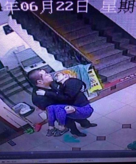 孫燕姿抱病重慶開(kāi)唱 孫燕姿抱病重慶開(kāi)唱