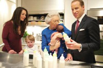 英國(guó)攝影師創(chuàng)作的山寨英國(guó)皇室一家,模仿威廉與凱特的二胎降臨后的幸福生活 英國(guó)攝影師創(chuàng)作的山寨英國(guó)皇室一家,模仿威廉與凱特的二胎降臨后的幸福生活