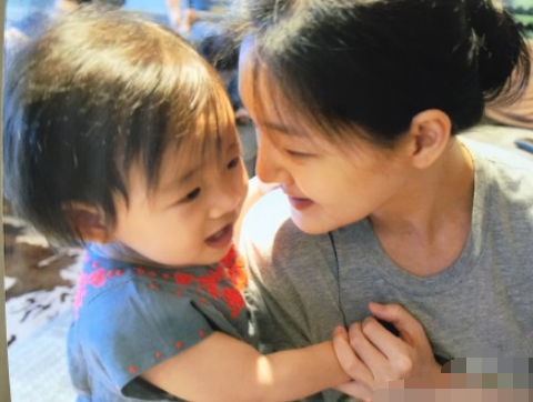 大S素顏與愛(ài)女合影示愛(ài):感謝你當(dāng)我的孩子 大S素顏與愛(ài)女合影示愛(ài):感謝你當(dāng)我的孩子