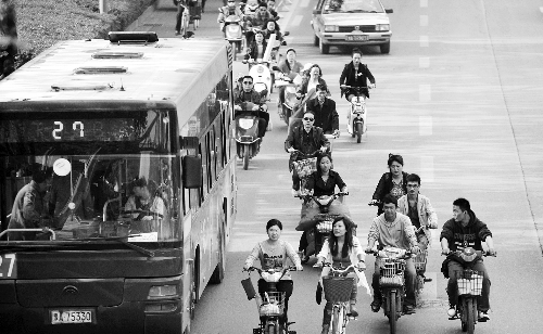 河南電動(dòng)車保有量居全國(guó)第一記者 趙卓/攝 河南電動(dòng)車保有量居全國(guó)第一記者 趙卓/攝