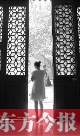 前日，鄭州市碧沙崗地下公共納涼點(diǎn)的入口