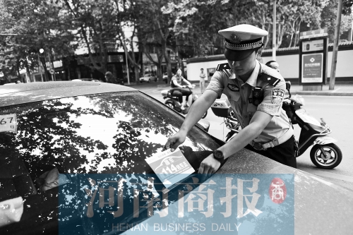 有了這張挪車卡，不會(huì)泄露隱私，別人又能方便地聯(lián)系上自己記者 邱曉峰/攝