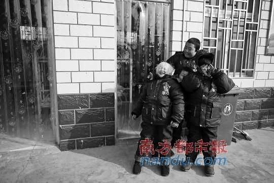 少不更事的孤兒被送往開封市福利院。