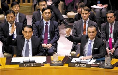 1月22日，紐約，中國常駐聯(lián)合國代表李保東舉手贊成通過對朝鮮制裁決議。