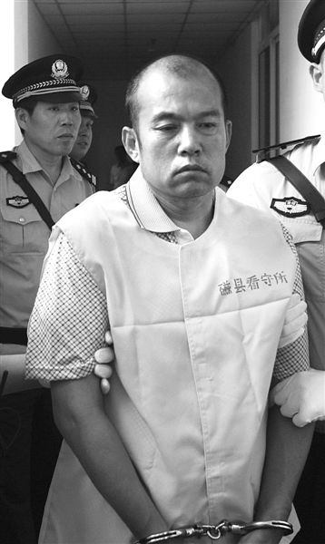 王書金前日被帶往邯鄲中院受審。 新華社發(fā)