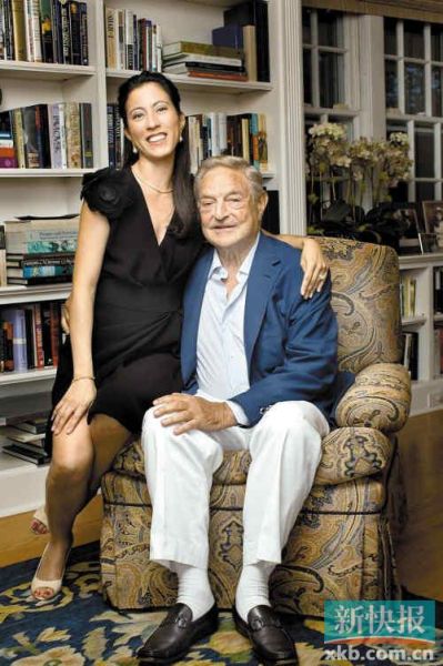 索羅斯及其未婚妻多美子。