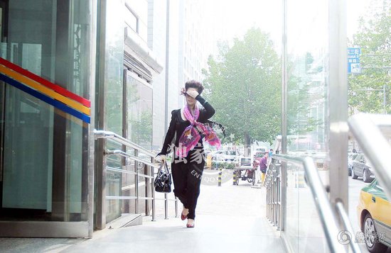 2013年7月22日，李某輪奸案庭前會議在海淀某法庭舉行，現(xiàn)場有大批媒體等候。