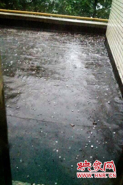 8月7日，下午鄭州高新區(qū)附近突降冰雹