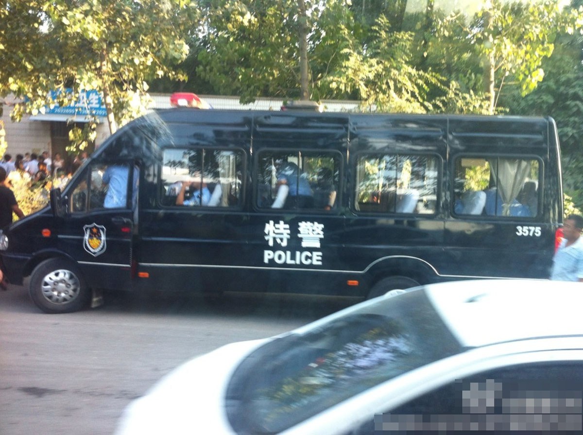 安陽公交車發(fā)生持刀搶劫案2死13傷 圖片來源網(wǎng)絡(luò) 安陽公交車發(fā)生持刀搶劫案2死13傷 圖片來源網(wǎng)絡(luò)