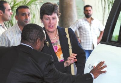 24日，聯(lián)合國副秘書長凱恩（右二）抵大馬士革。新華社發(fā)