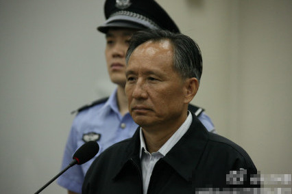 庭審現(xiàn)場的張曙光。