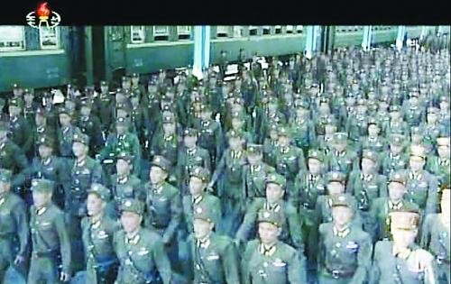 約2萬名朝鮮朝鮮人民軍基層軍官近日陸續(xù)抵達(dá)平壤，準(zhǔn)備出席軍方大會(huì)。