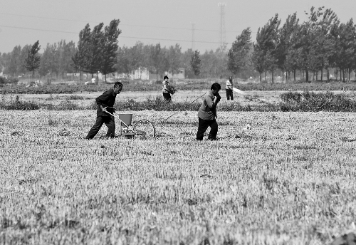 今后，農(nóng)民的土地承包經(jīng)營權(quán)將可以進(jìn)行抵押融資。