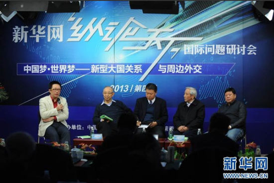 新華網(wǎng)第四屆“縱論天下”2013國際問題研討會(huì)18日在京舉行。圖為社科院全球戰(zhàn)略院國際問題專家葉海林在發(fā)言。新華網(wǎng) 陳競超 攝