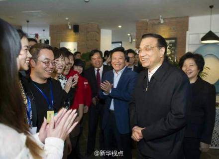 27日上午李克強到天津濱海新區(qū)考察。