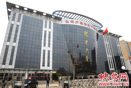 2011年4月，蘭考縣為民服務(wù)中心入住陽光大廈，目前，共有行政職能部門39個