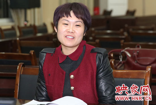 “焦裕祿式好干部”楊艷敏接受采訪。