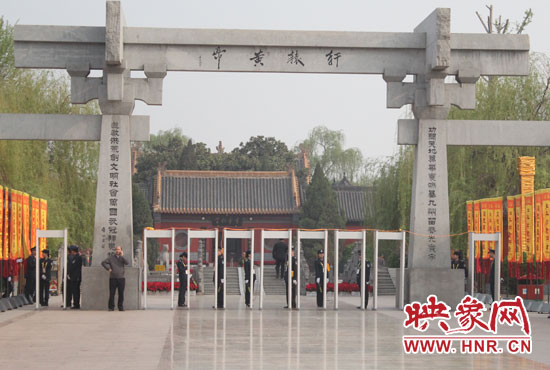 大典入口安檢嚴(yán)格。