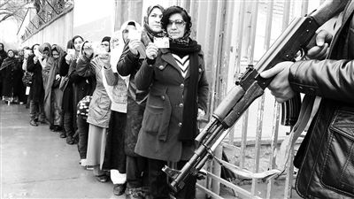 4月5日，阿富汗總統(tǒng)大選投票工作進(jìn)行