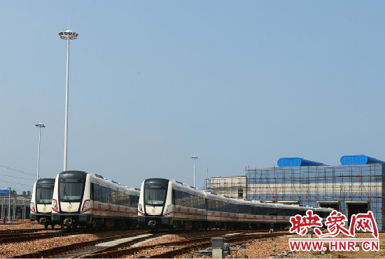 選擇地鐵出行，已經(jīng)是不少鄭州市民的首選