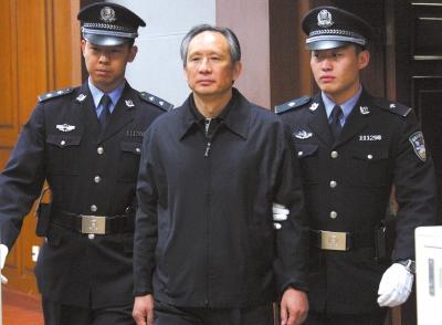 昨天，被告人張曙光在法庭上聽取宣判。新華社發(fā)