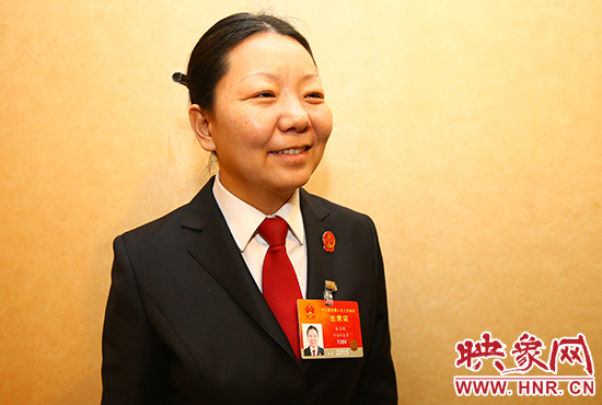 全國人大代表、河南省寶豐縣人民法院副院長、鬧店鎮(zhèn)法庭庭長朱正栩