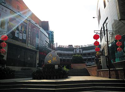 六井孔主打餐飲娛樂(lè)項(xiàng)目，泉州一些官員認(rèn)為這與文化創(chuàng)意產(chǎn)業(yè)難有關(guān)聯(lián)。