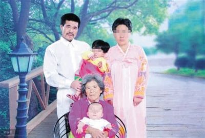 徐純合與家人合影。徐純合微博截圖