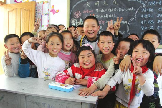 宜賓現(xiàn)隔代母愛:外婆苦守4月喚醒外孫女(圖) 宜賓現(xiàn)隔代母愛:外婆苦守4月喚醒外孫女(圖)