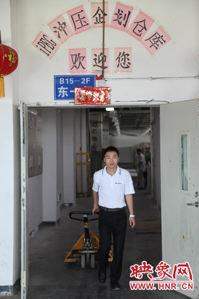 深入生產(chǎn)一線，真實(shí)體驗(yàn)工友的生產(chǎn)環(huán)境