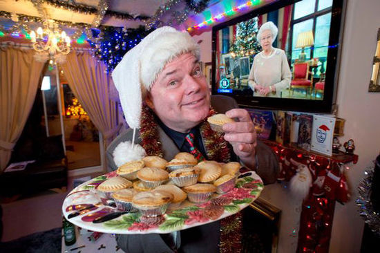 病態(tài)！英男子連續(xù)22年每日過圣誕耗資2千萬元