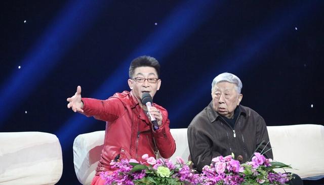 六小齡童曾和閻肅同臺(tái) 六小齡童曾和閻肅同臺(tái)