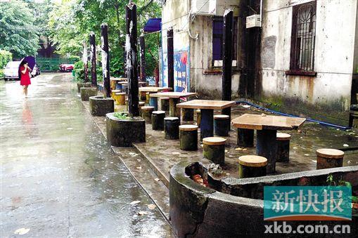 圖為發(fā)現(xiàn)棄嬰的石凳。 新快報(bào)記者 畢志毅/攝