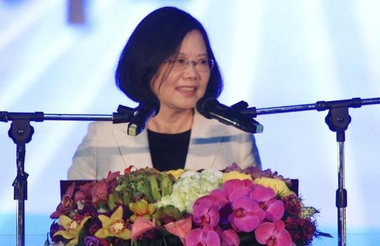 蔡英文向教師溫情喊話教師嗆：太晚了?。▓D片來源：臺灣《聯(lián)合報(bào)》）