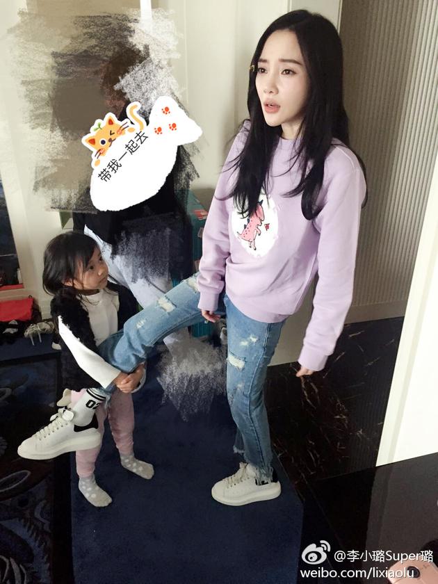 甜馨巧妙回答阿姨問(wèn)話 網(wǎng)友:段子手已上線 甜馨巧妙回答阿姨問(wèn)話 網(wǎng)友:段子手已上線