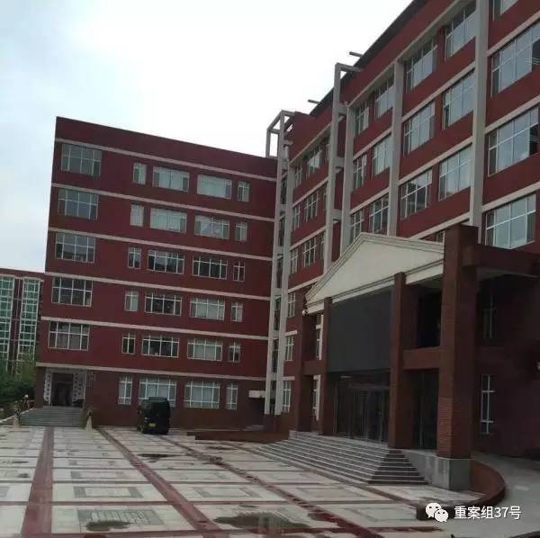 17歲高中男生教室里掐死女同學，被訴故意殺人和強奸